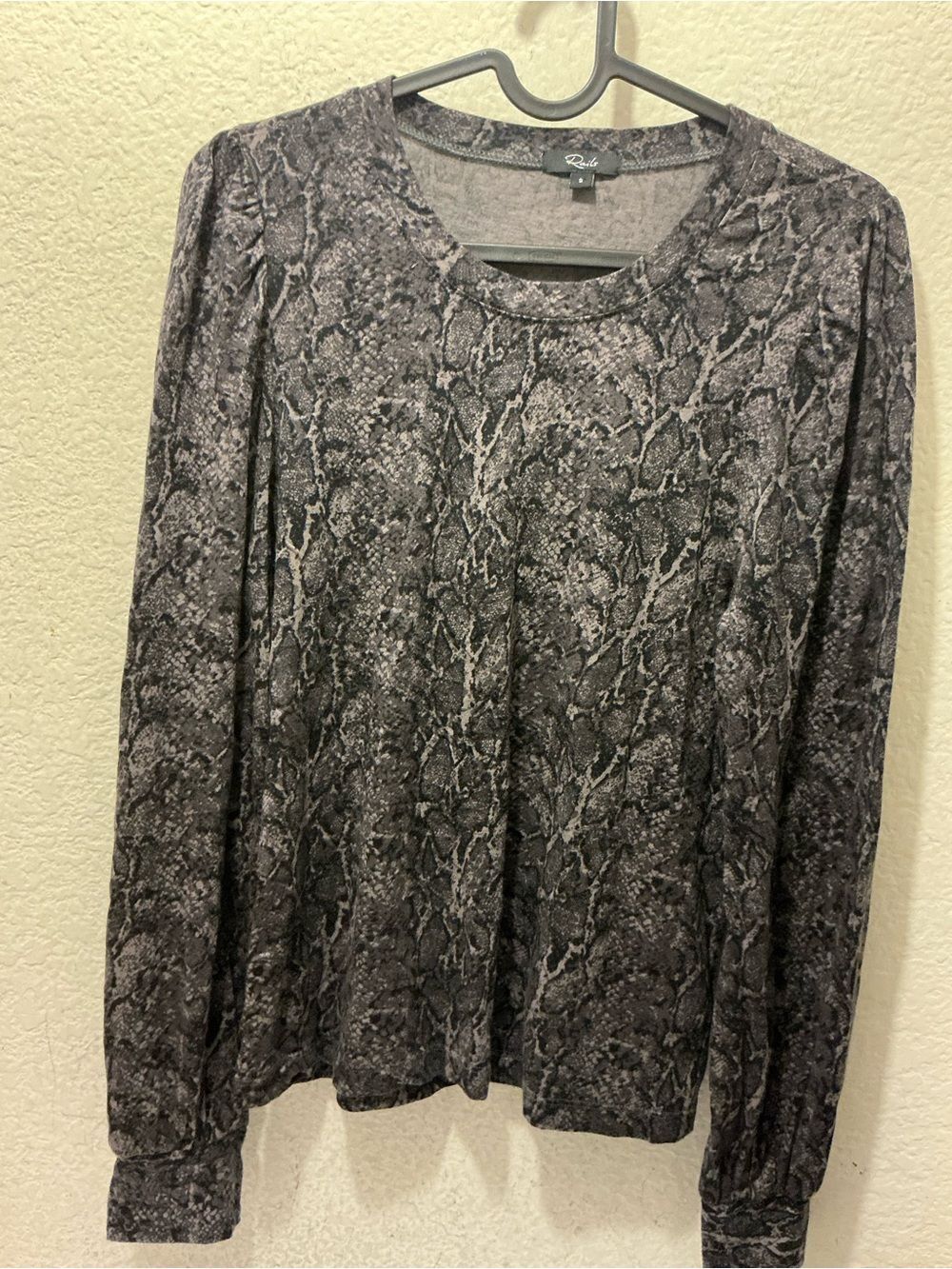 Rails Sami Long Sleeve Top Women's Size S Charcoal Snakeskin Print size S